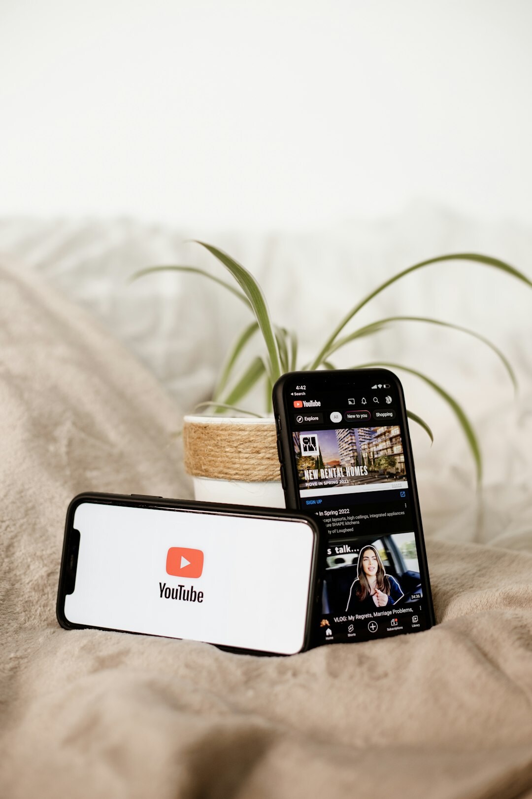 Uruguayan influencer recording a video for social media
